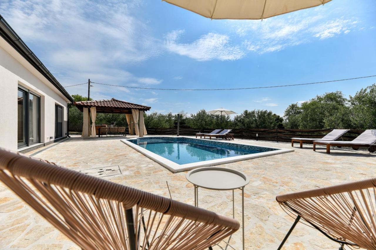 Wonderful Holiday House Bruno With Heated Pool Zadar Exterior photo